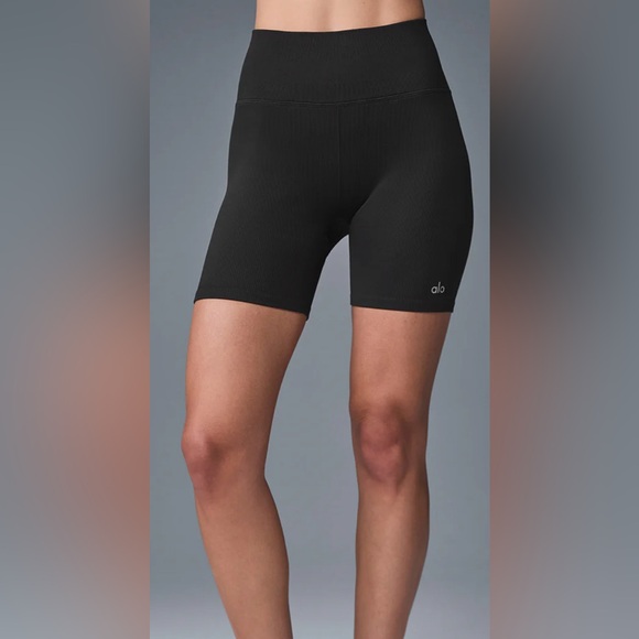 ALO Yoga Women's 5" Seamless Ribbed Favorite Short Size XS Stretchy - Picture 11 of 11